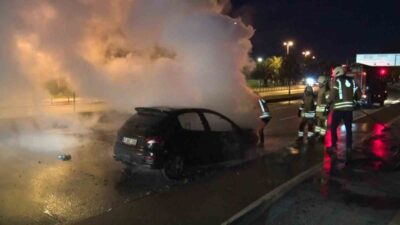 Maltepe’de seyir halindeyken alev topuna dönen bir otomobil tamamen kullanılamaz