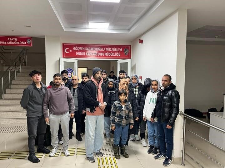 Manisa’da gerçekleştirilen operasyonda, İzmir istikametine yol alan bir araçta bulunan