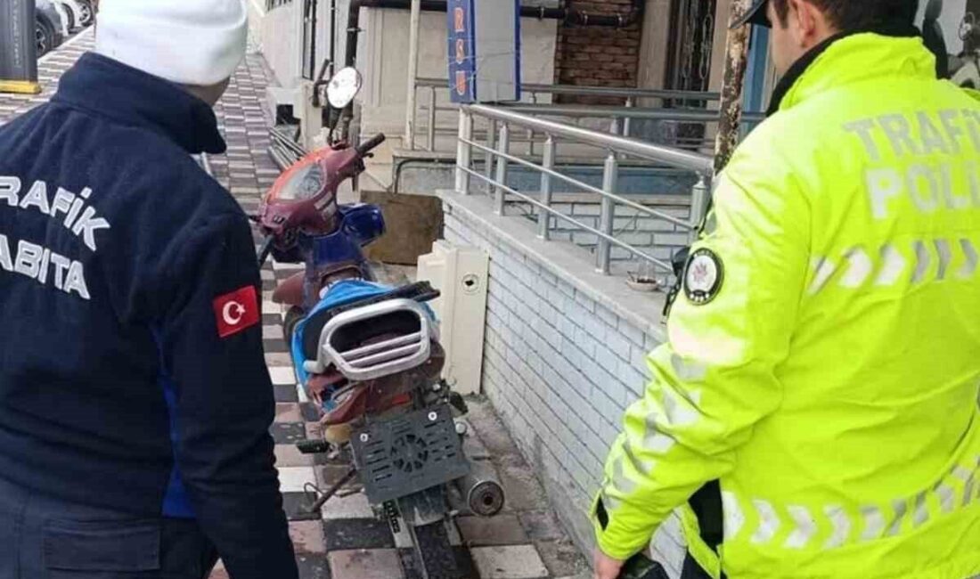 Manisa genelinde yapılan denetimlerde, yaya yollarını ve kaldırımları kullanan motosiklet