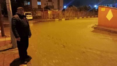 Manisa’da akşam saatlerinde meydana gelen şiddetli yağışlar, su baskınlarına neden