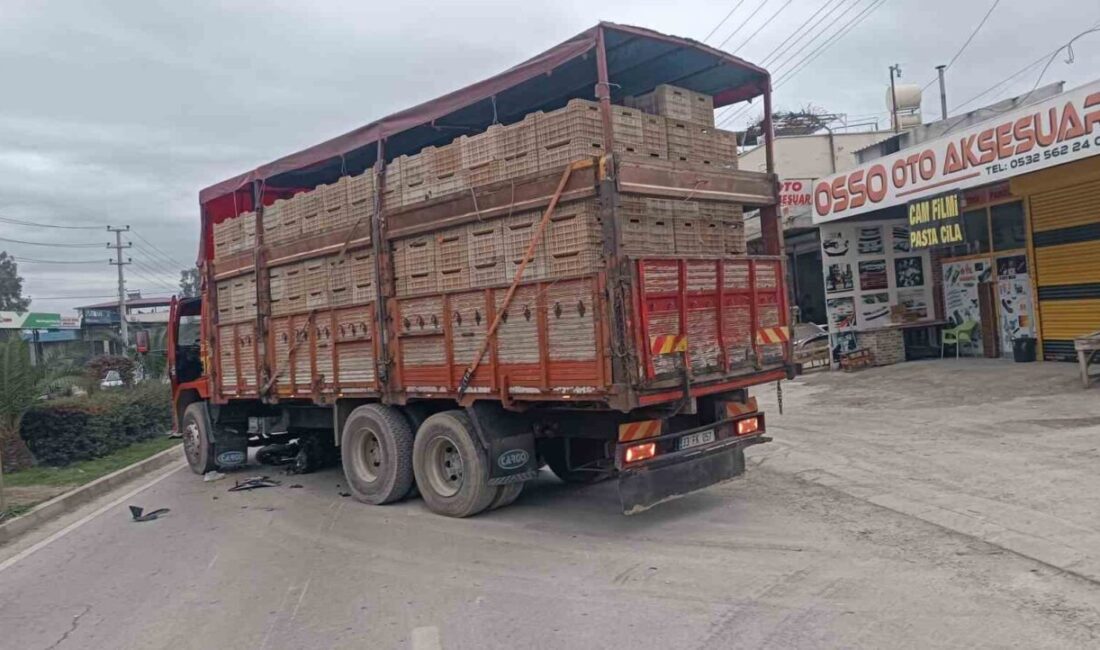 Motosiklet ile kamyonun çarpışması sonucu Tarsus ilçesinde bir sürücü ağır