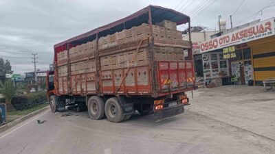 Motosiklet ile kamyonun çarpışması sonucu Tarsus ilçesinde bir sürücü ağır