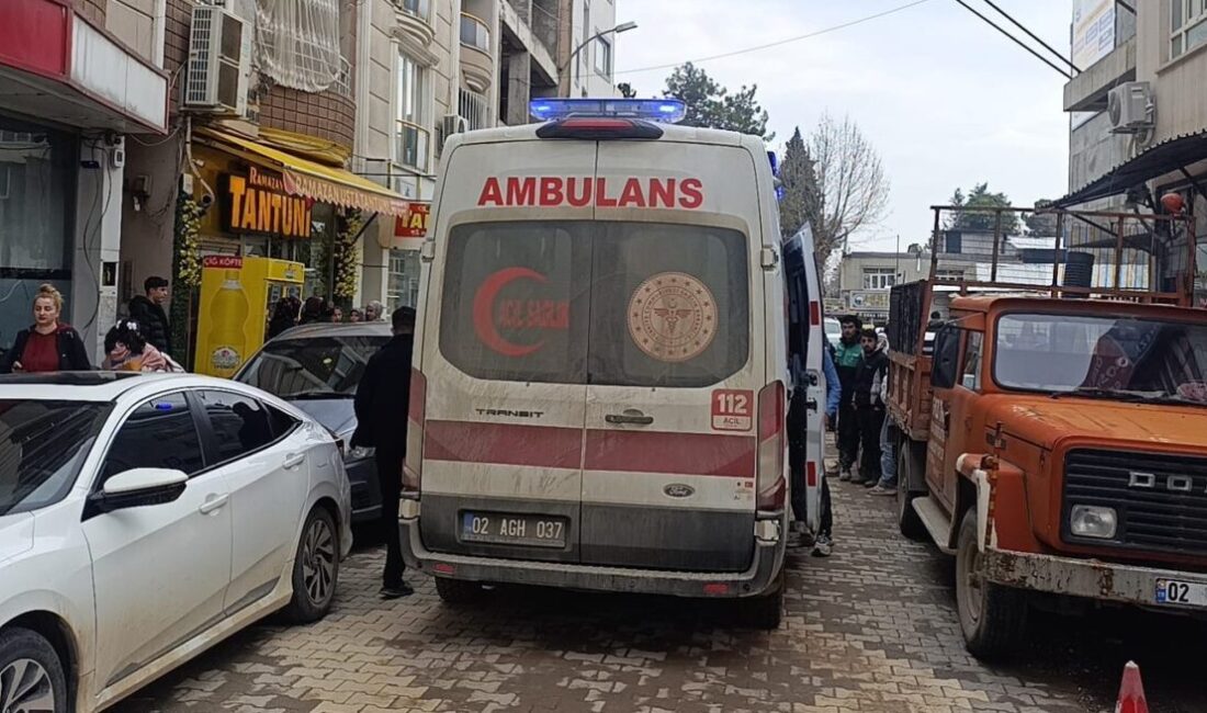 Adıyaman ilinde bir motosikletin çarpması sonucu küçük bir çocuk yaralandı.