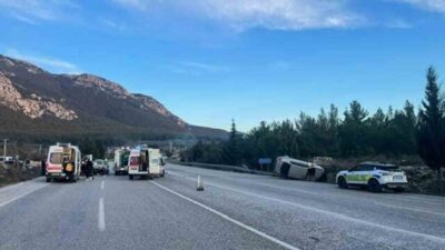 Muğla-Denizli karayolunda, Yaraş Mahallesi Sodra mevkiinde meydana gelen trafik kazasında
