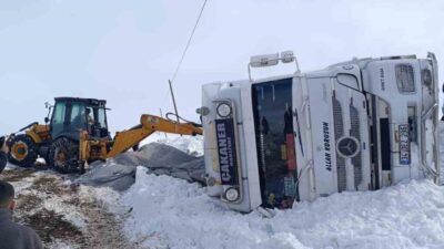 Van’ın Muradiye ilçesinde kontrolden çıkan bir tır, gizli buzlanma nedeniyle