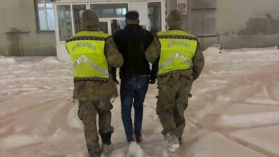 Muş Jandarma Komutanlığı ekipleri, aranan kişilerin yakalanması için yürütülen operasyonlar