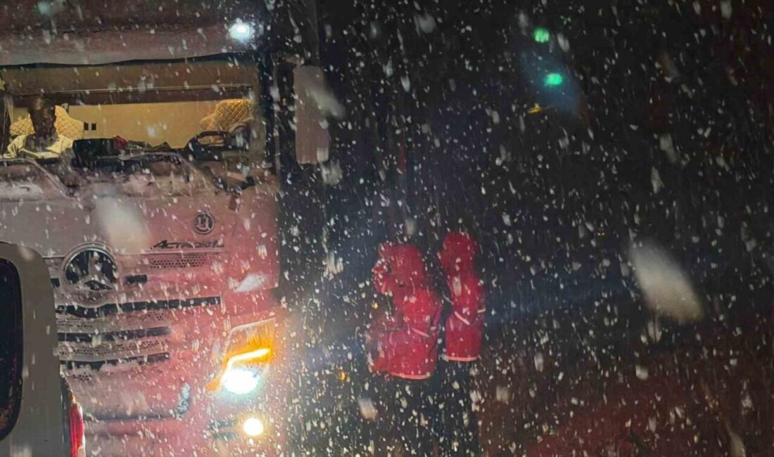 Kızılay Ekipleri Muş’ta Yolda Mahsur Kalan Vatandaşlara Yardım Etti Muş’ta