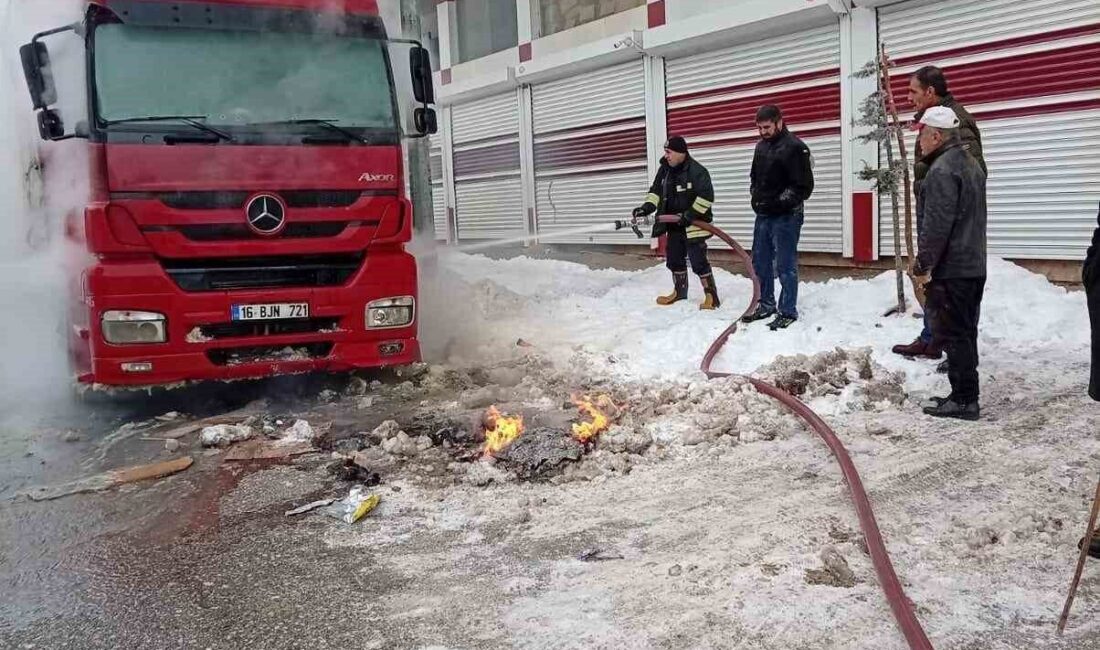 Muş’ta, 15 Temmuz Milli İrade Mahallesi’nde park halinde olan bir