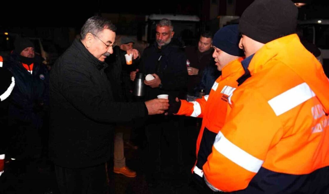 Gölbaşı Belediye Başkanı Yakup Odabaşı, son kar yağışının ardından gece