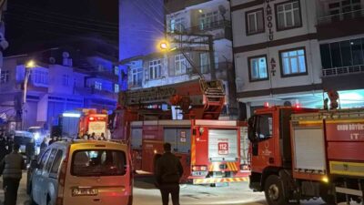 Ünye ilçesinde bir binanın bacasından yükselen yoğun dumanlar, itfaiye ekiplerini