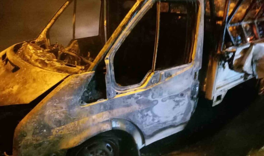 Bahçe ilçesinde bir kamyonette çıkan yangın, itfaiye ekiplerinin hızlı müdahalesiyle