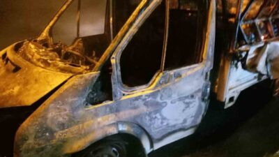 Bahçe ilçesinde bir kamyonette çıkan yangın, itfaiye ekiplerinin hızlı müdahalesiyle