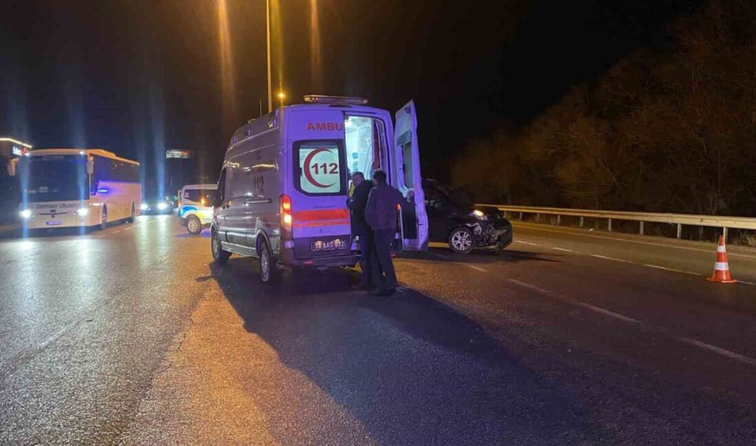 Çorum’da meydana gelen trafik kazasında otomobil ile hafif ticari aracın