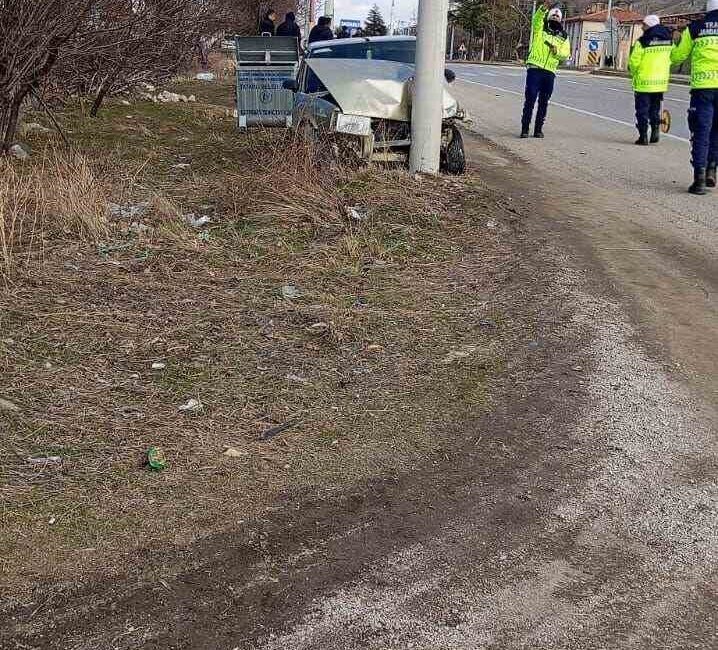 Afyonkarahisar’da meydana gelen trafik kazasında bir anne hayatını kaybederken, 12