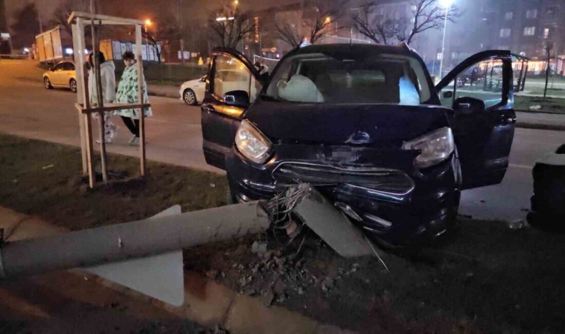 Edirne’de meydana gelen bir trafik kazasında, kontrolü kaybeden bir otomobilin