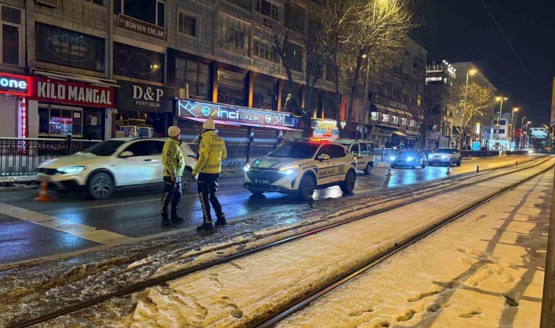 Melikgazi ilçesinde meydana gelen trafik kazasında bir yayaya otomobil çarptı