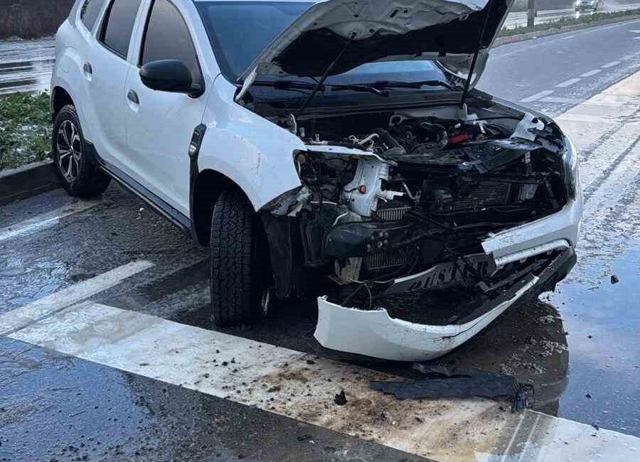 Sakarya ilinin Karasu-Adapazarı yolu üzerinde meydana gelen trafik kazasında, yağış