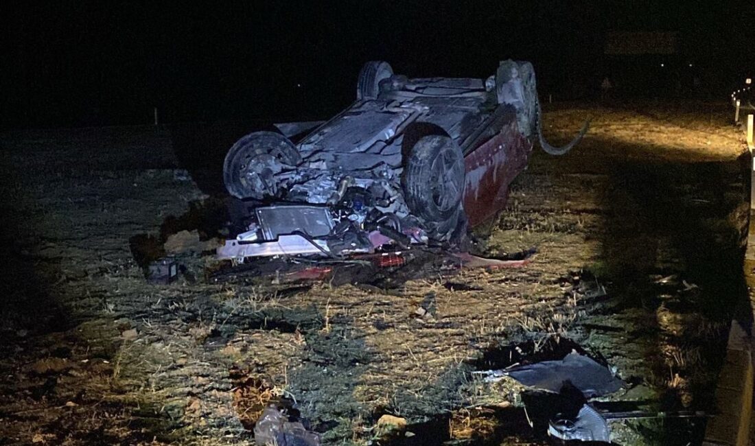 Konya’nın Beyşehir ilçesinde meydana gelen trafik kazasında 2 otomobil çarpıştı