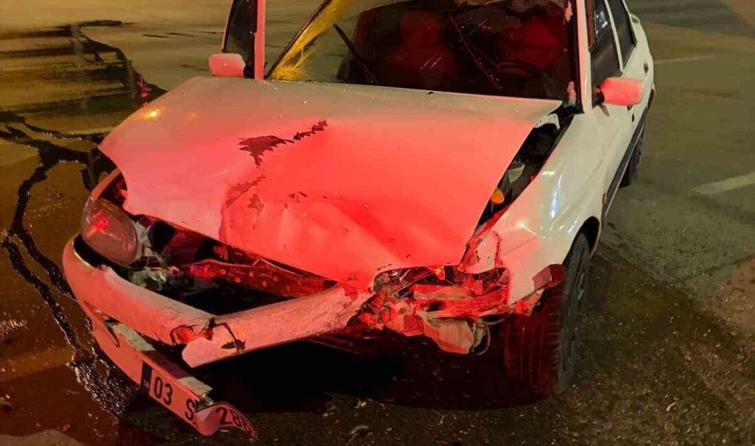 Afyonkarahisar’da meydana gelen trafik kazasında, iki otomobilin çarpışması sonucu 4