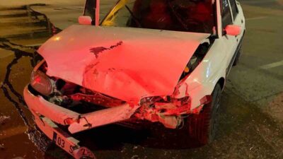 Afyonkarahisar’da meydana gelen trafik kazasında, iki otomobilin çarpışması sonucu 4