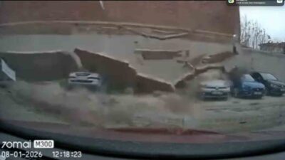 Eskişehir’de dün yaşanan olayda, şiddetli fırtınanın etkisiyle metruk bir binanın