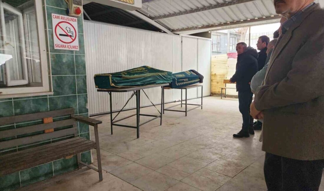 Silivri gişelerinde meydana gelen trafik kazasında otomobil ile yolcu otobüsünün