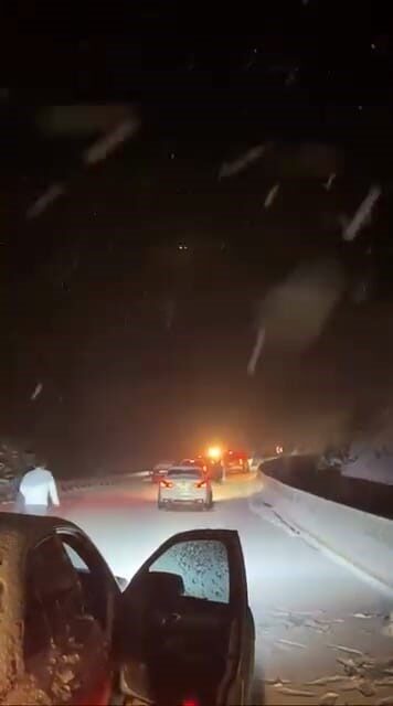 İnegöl ilçesinde bugün yaşanan kar yağışı sebebiyle Oylat Kaplıcaları yolunun