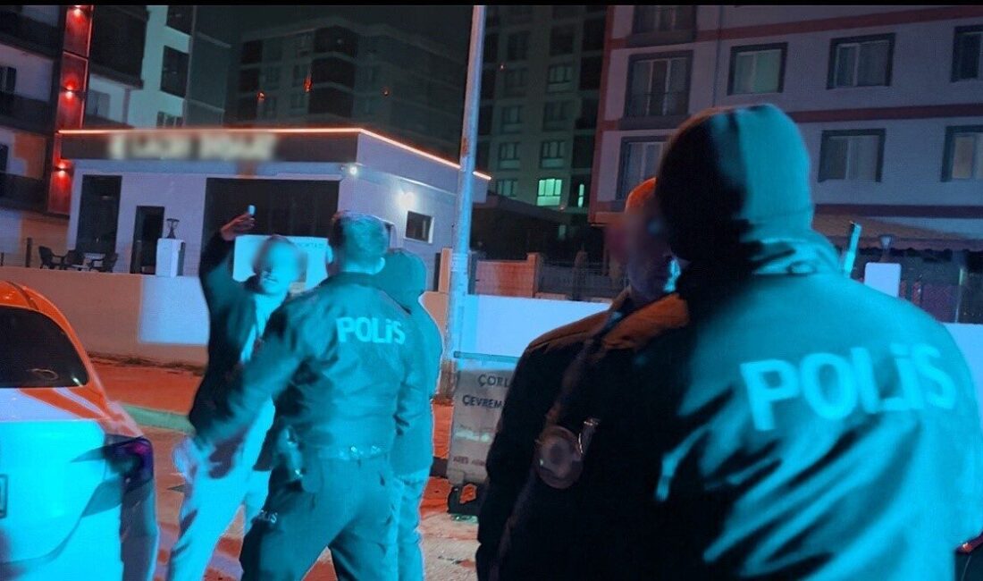 Çorlu ilçesinde, Şeyhsinan Mahallesi Özgürler Caddesi’nde gece devriye gezen Çorlu
