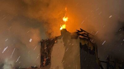 Düzce’de geç saatlerde 2 katlı bir müştemilatta yangın çıktı. Bölgede