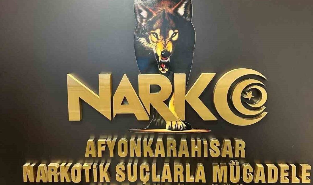 Afyonkarahisar’da gerçekleştirilen bir polis operasyonunda, “torbacı” olarak bilinen uyuşturucu satıcılarına