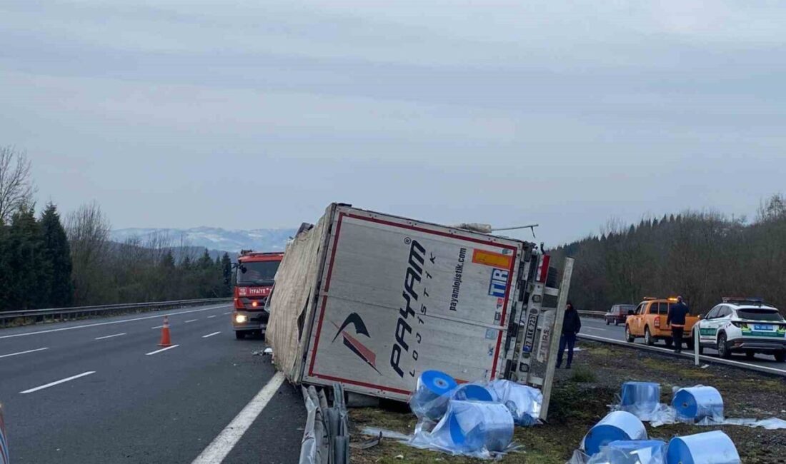 Sakarya’da Anadolu Otoyolu üzerinde meydana gelen bir kaza sonucunda tır