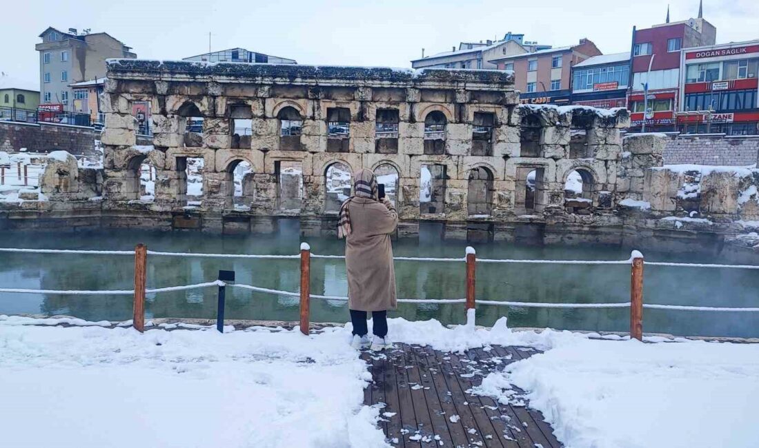 Yozgat’ın Sarıkaya ilçesindeki 2 bin yıllık Roma hamamı, kar altında