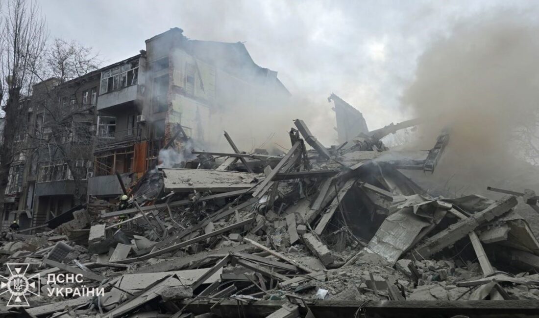 Rusya’nın Ukrayna’nın Harkov kentine düzenlediği saldırıda, füzelerden birinin 5 katlı
