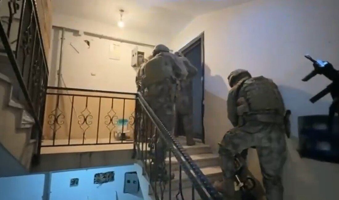 Sakarya’nın 3 ilçesinde polis ekipleri tarafından gerçekleştirilen operasyonlarda, terör örgütü