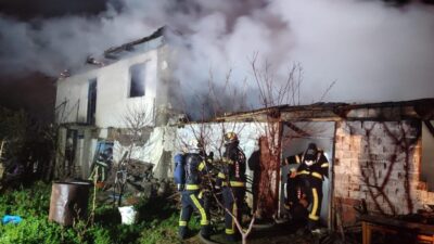 Denizli’de gece saatlerinde meydana gelen samanlık yangınında büyük bir korku