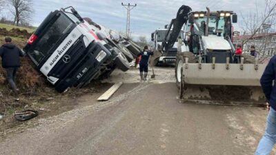 Alaçam ilçesinde yaşanan bir trafik kazasında, Alaçam Belediyesi’ne ait bir