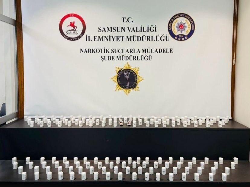 Samsun’un Atakum ilçesinde gerçekleştirilen narkotik operasyonunda binlerce uyuşturucu hap ele