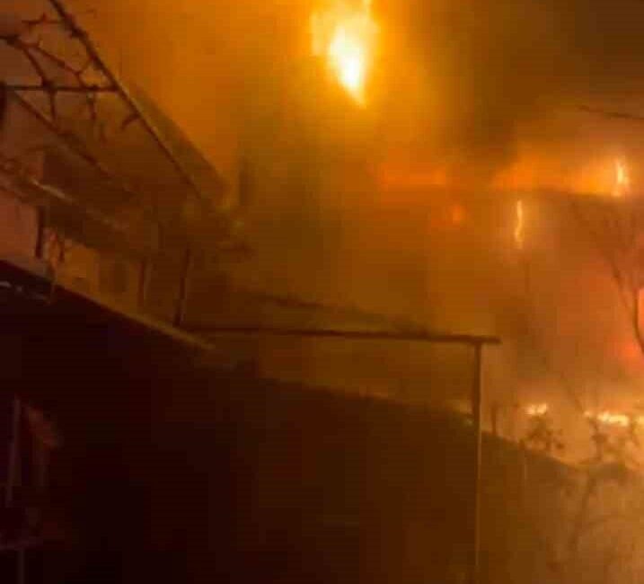 İstanbul’un Sancaktepe ilçesinde gece saatlerinde ortaya çıkan yangın, mahalle sakinlerini