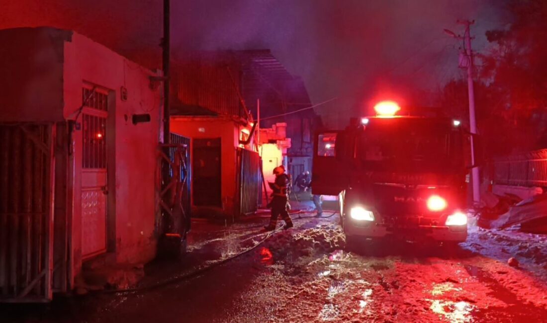 Şanlıurfa’daki oduncular pazarında bulunan bir iş yerinde meydana gelen yangın,