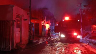 Şanlıurfa’daki oduncular pazarında bulunan bir iş yerinde meydana gelen yangın,