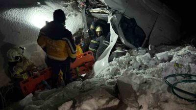 Diyarbakır’ın Bağlar ilçesinde bir aracın şarampole devrilmesi sonucu sürücüsü, itfaiye