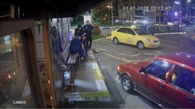 Alkollü bir vatandaş, ayakta durmakta zorluk çektiği ve kendine zarar