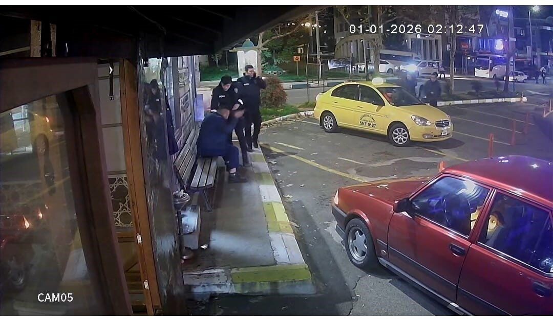 Alkollü bir vatandaş, ayakta durmakta zorluk çektiği ve kendine zarar