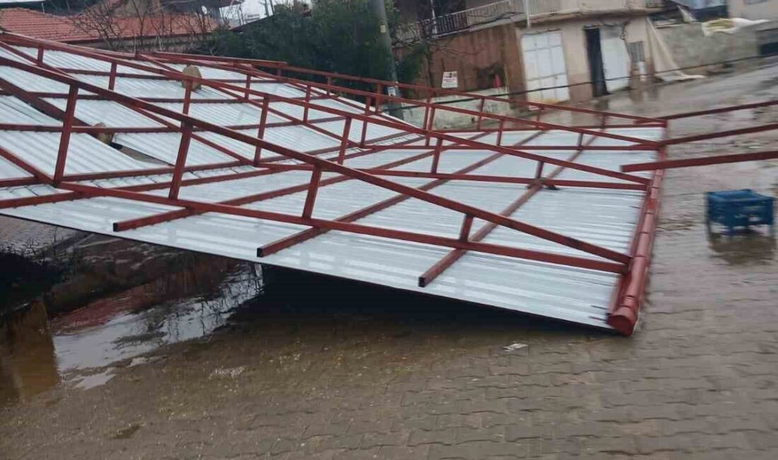 Manisa’nın Sarıgöl ilçesinde gece boyunca devam eden şiddetli yağmur ve