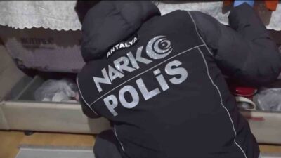 Serik ilçesinde polis ekipleri tarafından gerçekleştirilen eş zamanlı operasyonlarda 25