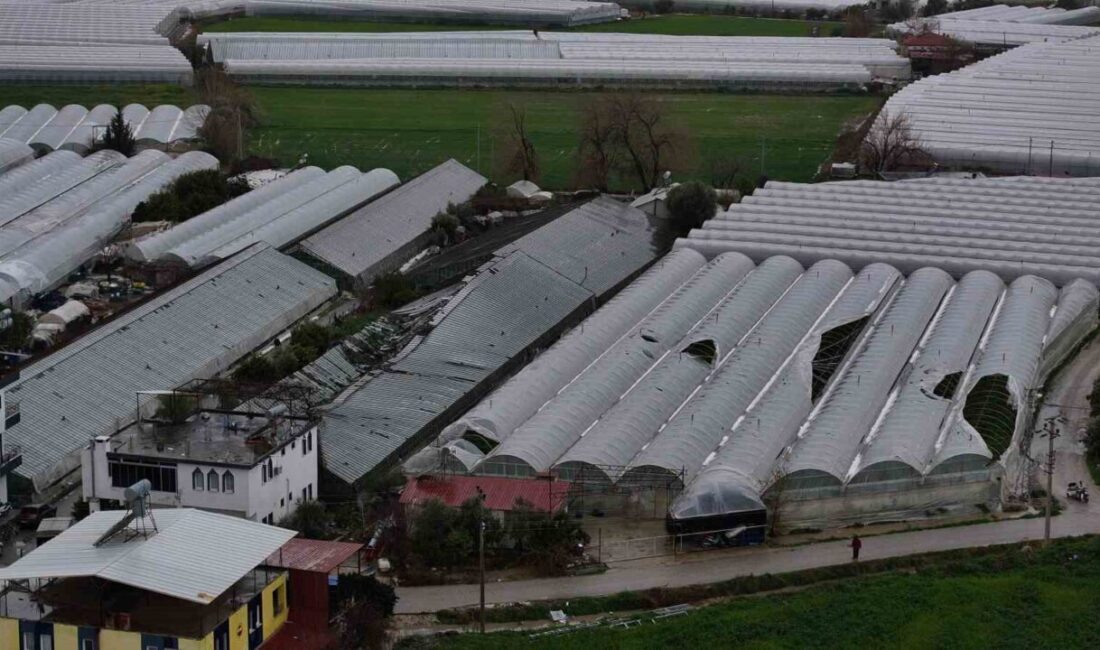 Seydikemer ilçesine bağlı Kumluova Mahallesi’nde meydana gelen fırtına, sağanak yağış