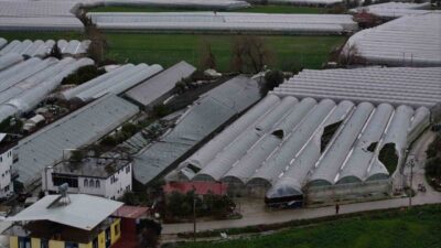 Seydikemer ilçesine bağlı Kumluova Mahallesi’nde meydana gelen fırtına, sağanak yağış