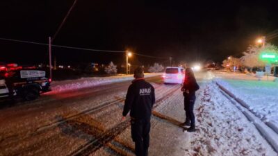 Muğla’nın Seydikemer ilçesine bağlı Karabel mevkiinde etkili olan kar yağışı,
