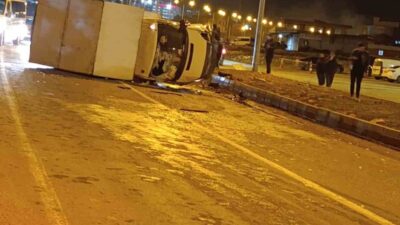 Siirt’in Kurtalan ilçesinde meydana gelen trafik kazasında, hafif ticari araç