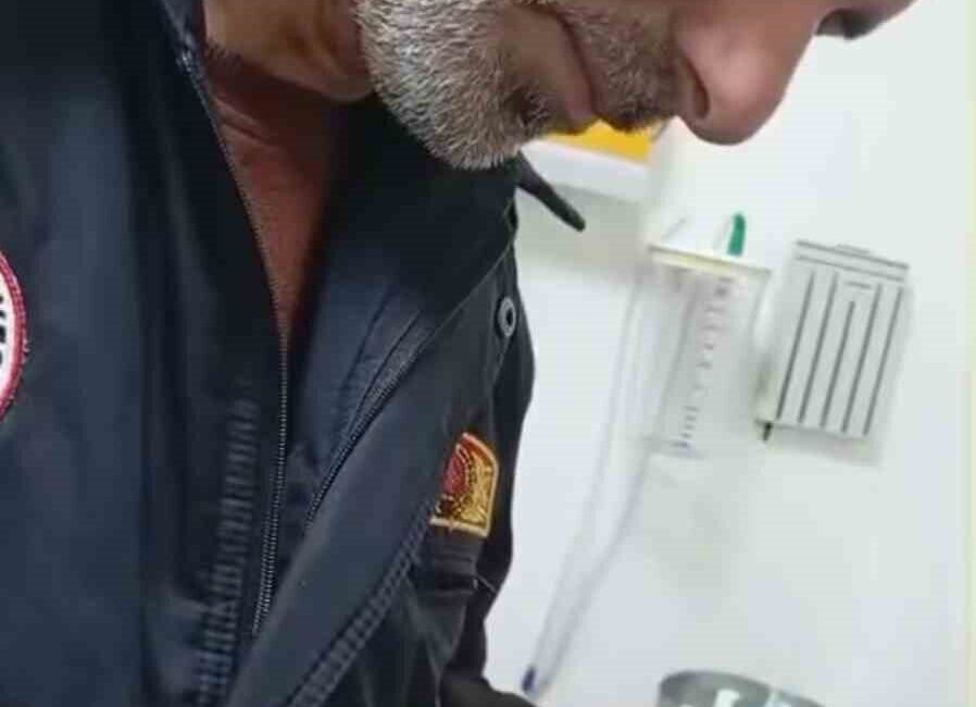 Solhan ilçesinde bir vatandaş, parmağında sıkışan yüzüğü çıkaramayınca yardım için